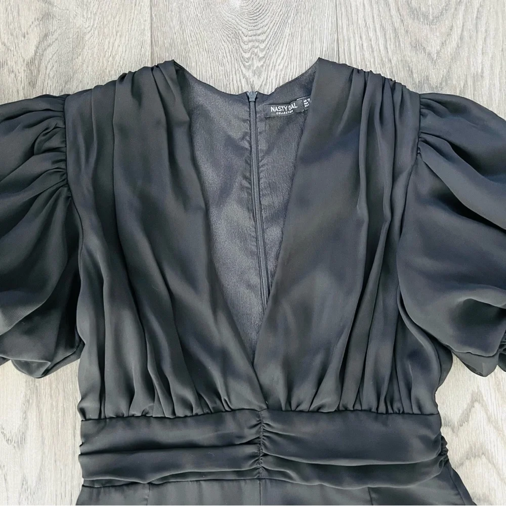 NASTY GAL Deep V Neck Puff Sleeve Black Shorts Romper Size 6 - Picture 6 of 12